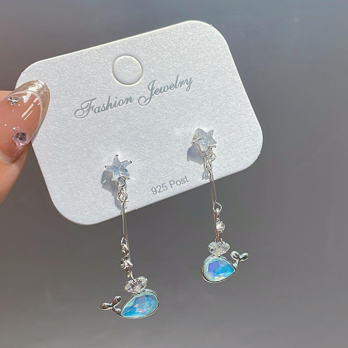 Срібні сережки з китицями в формі дельфінів і китів із малюнком краплі олії
Срібні сережки з китицями в формі дельфінів і китів із малюнком краплі олії