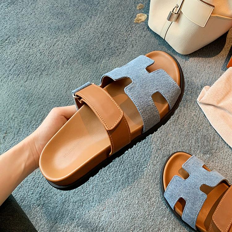 Leather flat-bottomed sandals with thick bottom and wearing H slippers for women s 2025 summer new Velcro soft open toes 40
Leather flat-bottomed sandals with thick bottom and wearing H slippers for women s 2025 summer new Velcro soft open toes 40