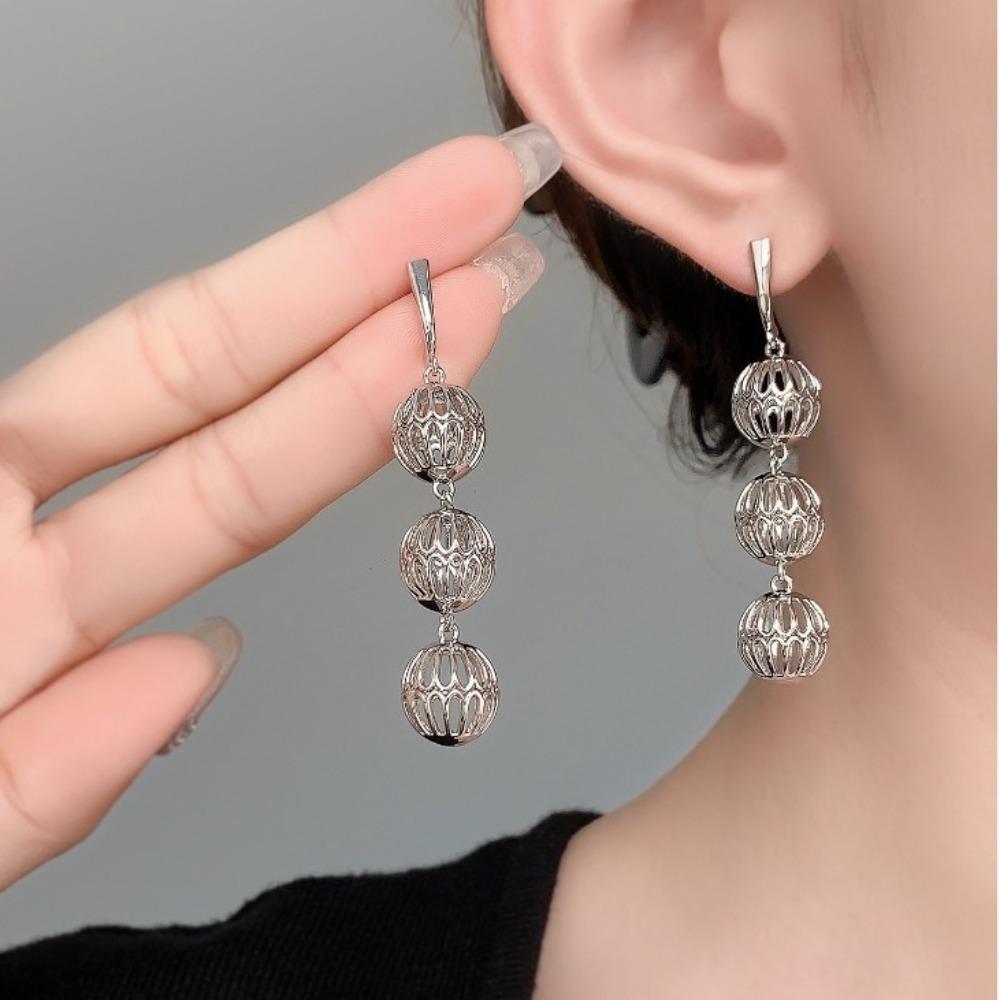 Vintage Lantern Drop Earrings Elegant Hollow Ball Pendant Chinese Classic Earrings Party Jewelry серебряный
Vintage Lantern Drop Earrings Elegant Hollow Ball Pendant Chinese Classic Earrings Party Jewelry серебряный