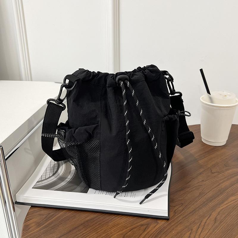 Women s Nylon Crossbody Bag Casual Bucket Bag Fashion Drawstring Popular Multifunctional Adjustable Strap Shoulder Tote Bags
Women s Nylon Crossbody Bag Casual Bucket Bag Fashion Drawstring Popular Multifunctional Adjustable Strap Shoulder Tote Bags