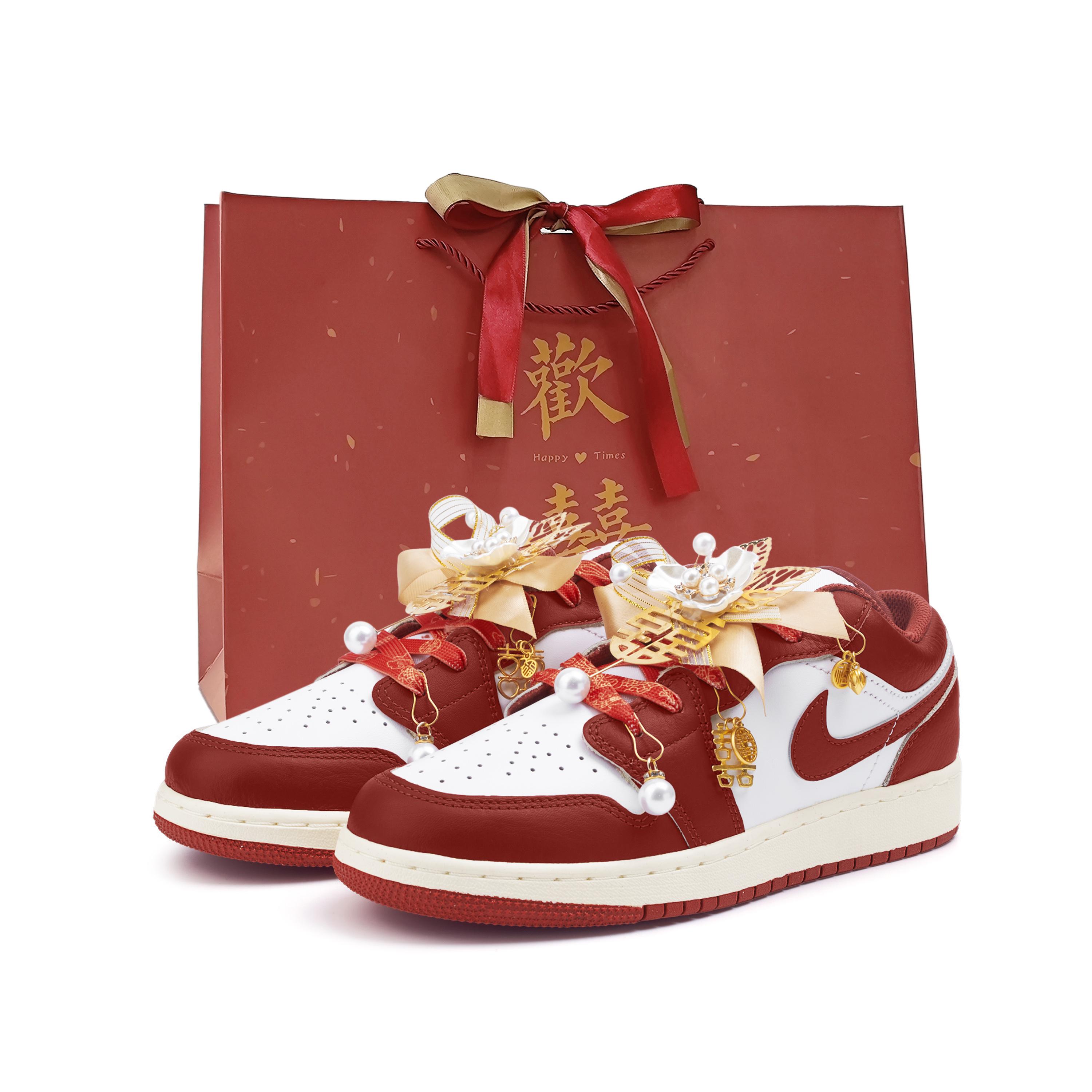 Jordan Air Jordan 1 Slip Resistant Abrasion Resistant Low top Vintage Basketball Shoes Women s Red FJ3465-160(Team746-SBOX) 39
Jordan Air Jordan 1 Slip Resistant Abrasion Resistant Low top Vintage Basketball Shoes Women s Red FJ3465-160(Team746-SBOX) 39