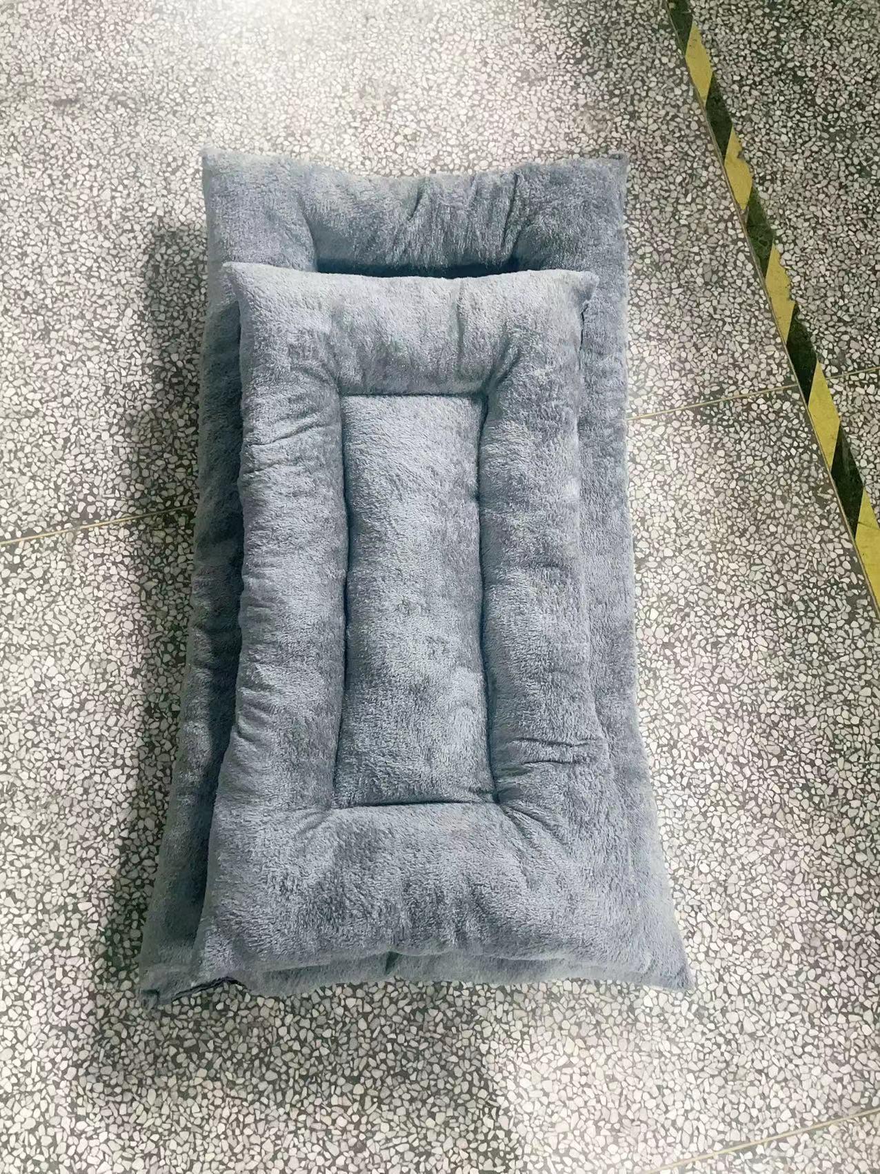 Four Seasons Thai Retriever Large Pet Bed: Double-Sided Cushion for Dogs & Cats. Gray
Four Seasons Thai Retriever Large Pet Bed: Double-Sided Cushion for Dogs & Cats. Gray
