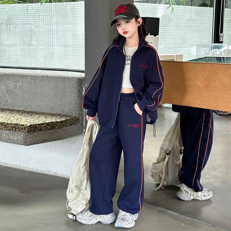 Модный спортивный комплект-двойка для девочек, осень 2025: Вязаный кардиган на кулиске с вышивкой 130 cm темно-синий
Модный спортивный комплект-двойка для девочек, осень 2025: Вязаный кардиган на кулиске с вышивкой 130 cm темно-синий