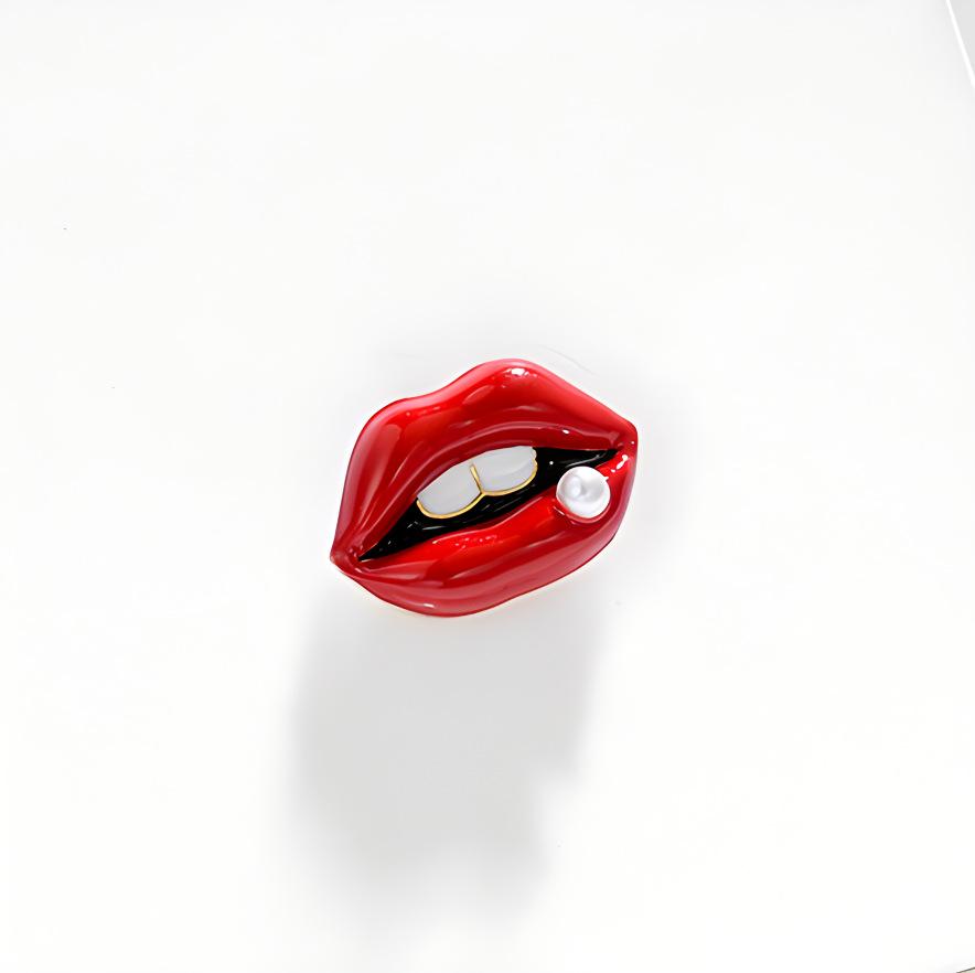 Пламя Красная Брошь Губа Женская Фиксированная Одежда Артефакт Жемчужный Корсаж Анти-Светлая Заколка для Вырезов Темперамент Костюм Аксессуары
Пламя Красная Брошь Губа Женская Фиксированная Одежда Артефакт Жемчужный Корсаж Анти-Светлая Заколка для Вырезов Темперамент Костюм Аксессуары