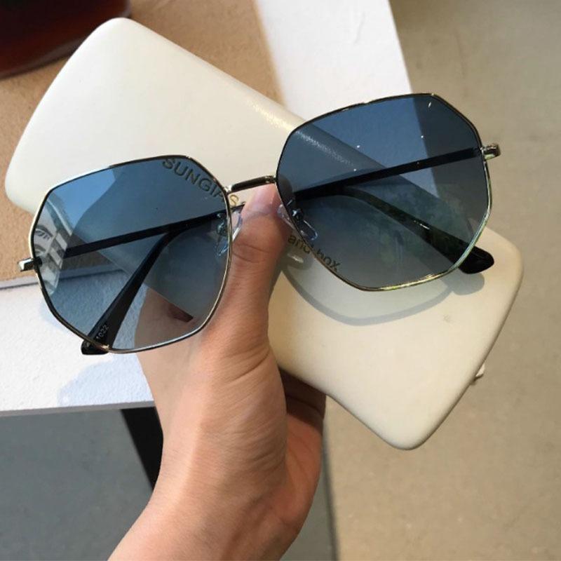 Stylish Metal Women s Sunglasses Classic Men Big Frame Square Sun Glasses Outdoor Driving UV Protection Eye Wear UV400 Protection Glasses As shown in the figu
Stylish Metal Women s Sunglasses Classic Men Big Frame Square Sun Glasses Outdoor Driving UV Protection Eye Wear UV400 Protection Glasses As shown in the figu