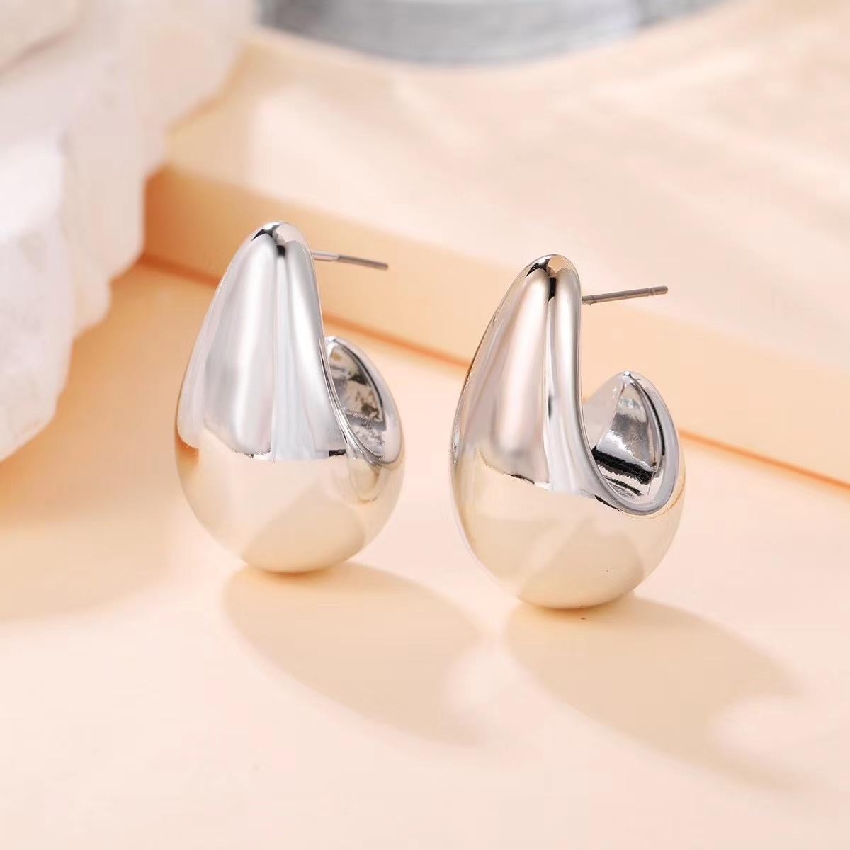 A Pair of Women s Earrings, New Simple Ccb Water Drop-Shaped Earrings, Suitable for Daily Wear and Vacation Wear
A Pair of Women s Earrings, New Simple Ccb Water Drop-Shaped Earrings, Suitable for Daily Wear and Vacation Wear