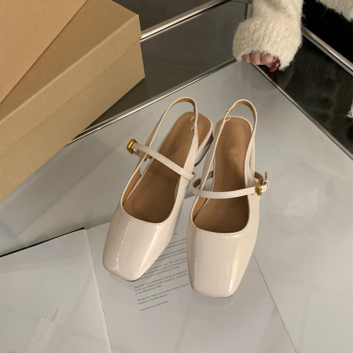 Baotou sandals female summer fairy wind 2025 new model with skirt patent leather French gentle evening thick heel Mary Jane single shoes 35
Baotou sandals female summer fairy wind 2025 new model with skirt patent leather French gentle evening thick heel Mary Jane single shoes 35