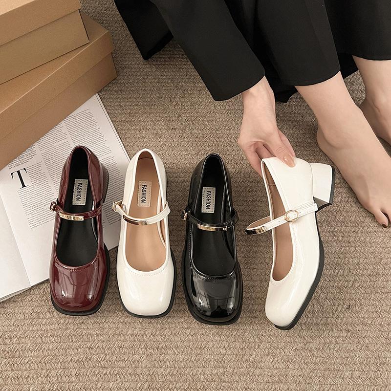 Versatile shallow mouth square head French single shoes women s 2025 spring and autumn new evening shoes retro thick heel Mary Jane shoes 40 червоний
Versatile shallow mouth square head French single shoes women s 2025 spring and autumn new evening shoes retro thick heel Mary Jane shoes 40 червоний