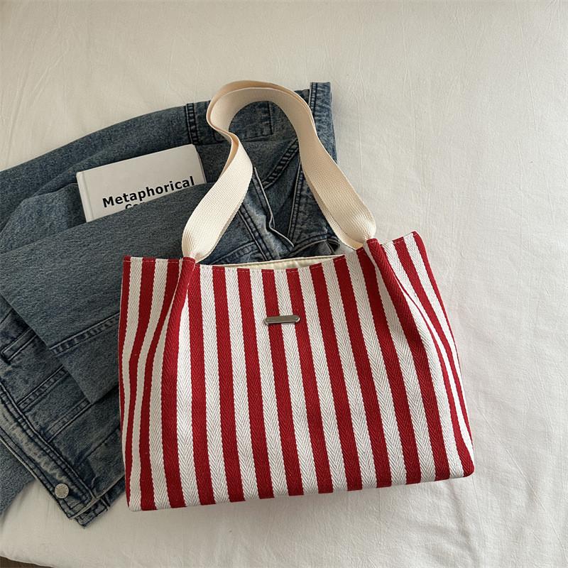 Trendy Retro Canvas Handbag With Beautiful Aesthetic For Everyday Shopping In Multiple Colors червоний
Trendy Retro Canvas Handbag With Beautiful Aesthetic For Everyday Shopping In Multiple Colors червоний