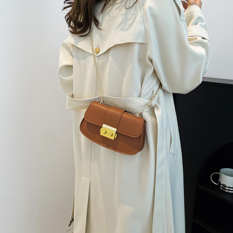 Simple contrasting colors 2025 winter new lock retro chain crossbody shoulder small square bag чёрный
Simple contrasting colors 2025 winter new lock retro chain crossbody shoulder small square bag чёрный