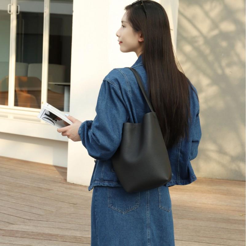 First-layer Cowhide Row Bucket Bag Niche Design Large-capacity Tote High-end One-shoulder Women s Underarm 17 X 15 X27CM чёрный
First-layer Cowhide Row Bucket Bag Niche Design Large-capacity Tote High-end One-shoulder Women s Underarm 17 X 15 X27CM чёрный