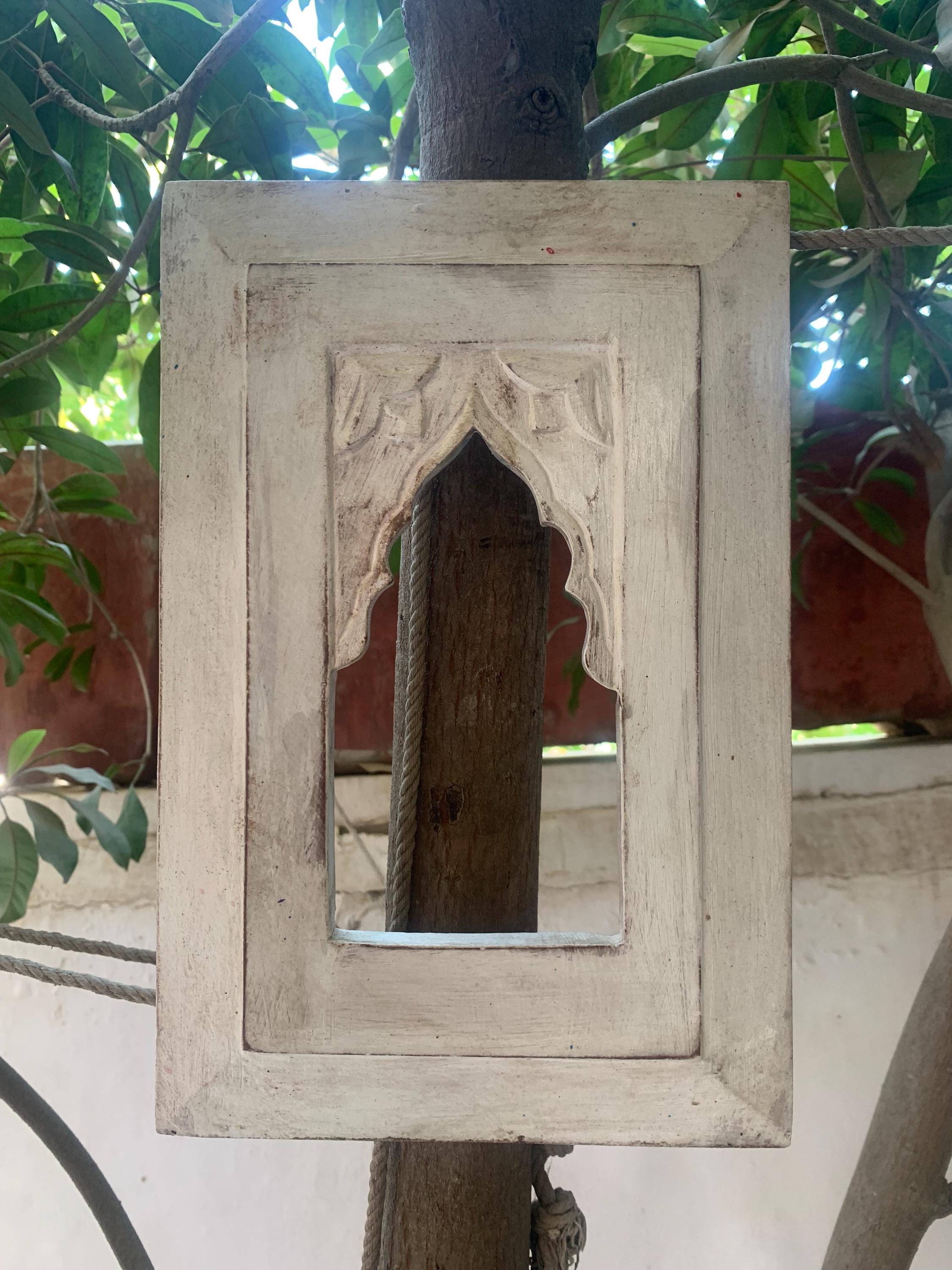 Белая крашеная деревянная рама джарокха: Индийский настенный декор в деревенском стиле 16” X 8” X 24” (l x w x h) разноцветный
Белая крашеная деревянная рама джарокха: Индийский настенный декор в деревенском стиле 16” X 8” X 24” (l x w x h) разноцветный