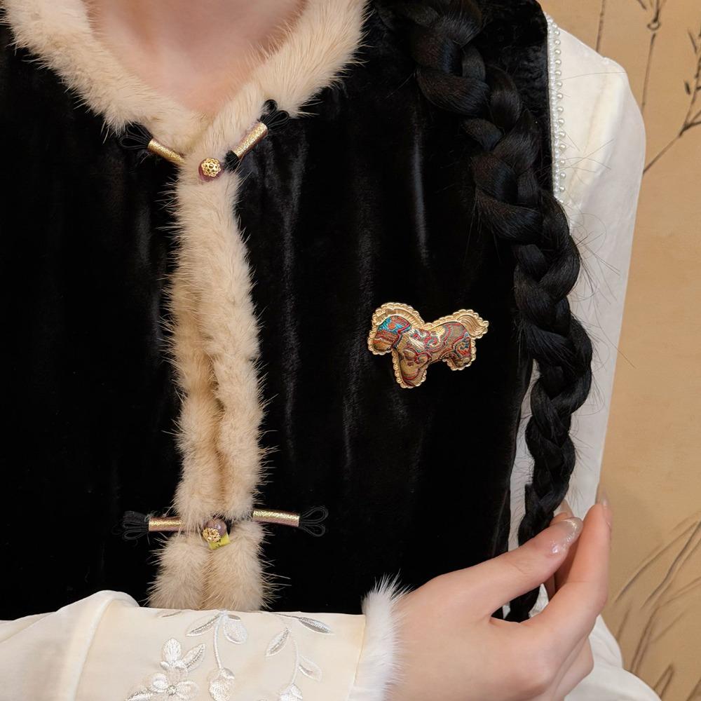 Chinese Style Song Brocade Horse Brooch Cartoon Little Pony Sweater Pin New Year
Chinese Style Song Brocade Horse Brooch Cartoon Little Pony Sweater Pin New Year