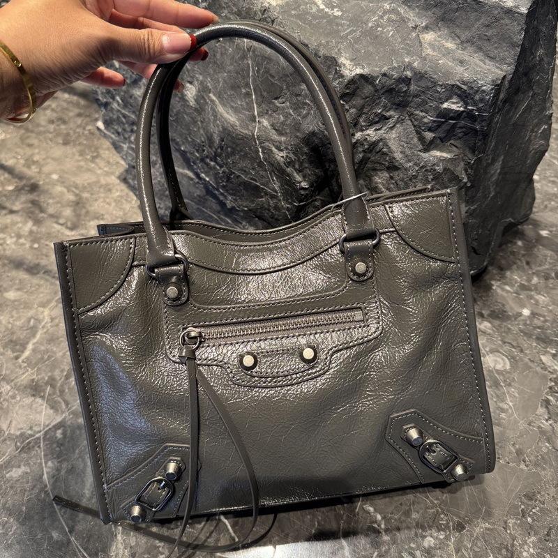 2026 New Genuine Leather Women s Bag Head Layer Lecity Motorcycle Rivet Pack Oil Wax Cross Border 27cm сірий
2026 New Genuine Leather Women s Bag Head Layer Lecity Motorcycle Rivet Pack Oil Wax Cross Border 27cm сірий