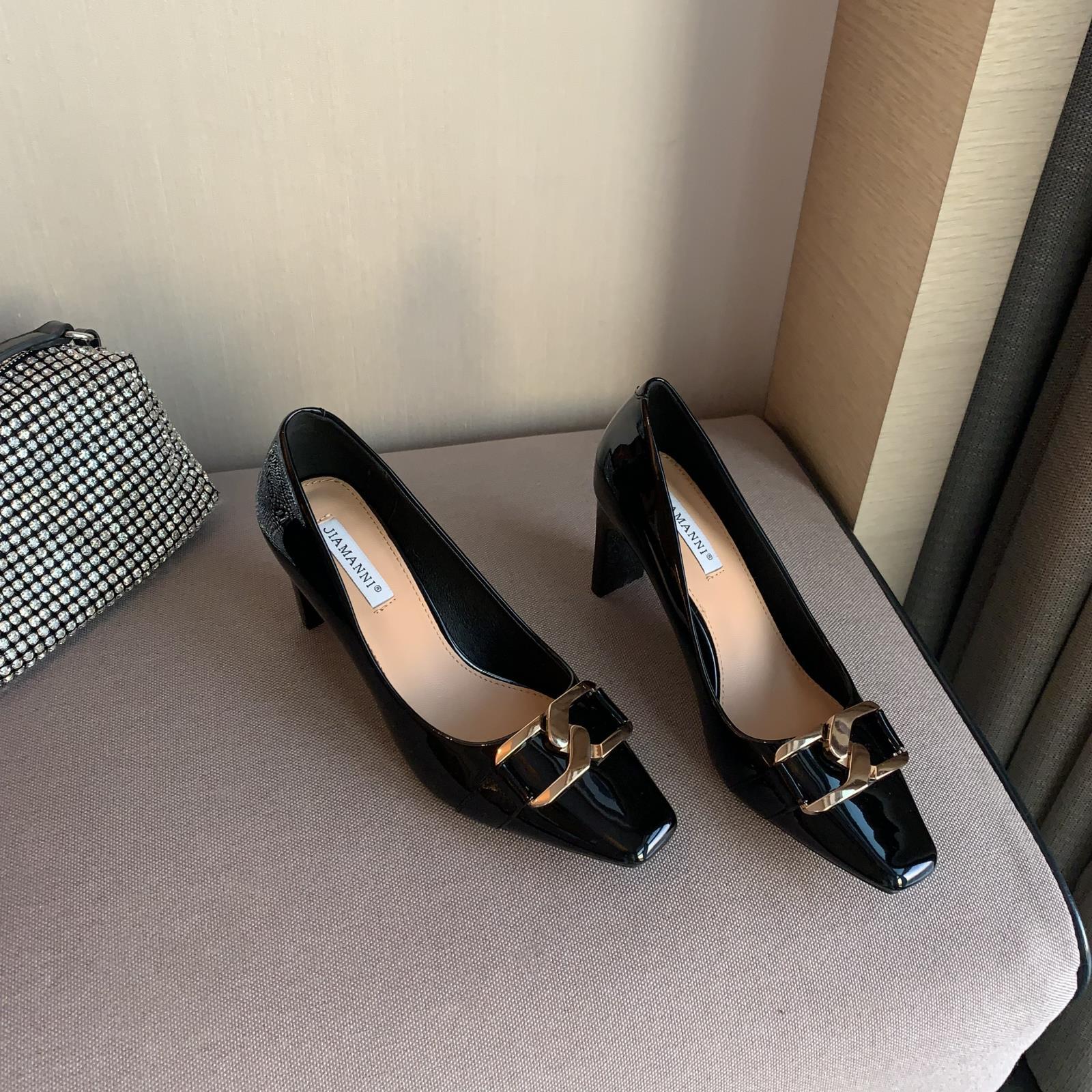 Модные ретро туфли-лодочки на металлической цепочке женские блестящие мэри джейн квадратный носок шпилька высокий каблук туфли для женщин 2024 лакированная кожа высокие каблуки 4.5 чёрный
Модные ретро туфли-лодочки на металлической цепочке женские блестящие мэри джейн квадратный носок шпилька высокий каблук туфли для женщин 2024 лакированная кожа высокие каблуки 4.5 чёрный