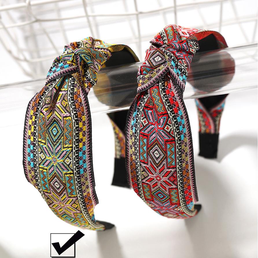 Шикарная этническая вышитая повязка на голову для женщин и девочек, тканевая завязанная повязка для волос, головной убор для вечеринки и выступления, женский обруч для волос, аксессуары
Шикарная этническая вышитая повязка на голову для женщин и девочек, тканевая завязанная повязка для волос, головной убор для вечеринки и выступления, женский обруч для волос, аксессуары