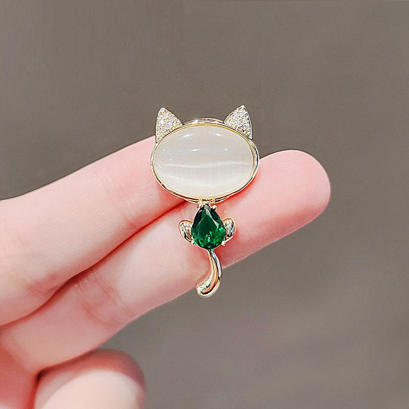 Милая маленькая брошь-кошка Художественная и уникальная брошь с антибликовым покрытием Фиксирует одежду и аксессуары
Милая маленькая брошь-кошка Художественная и уникальная брошь с антибликовым покрытием Фиксирует одежду и аксессуары