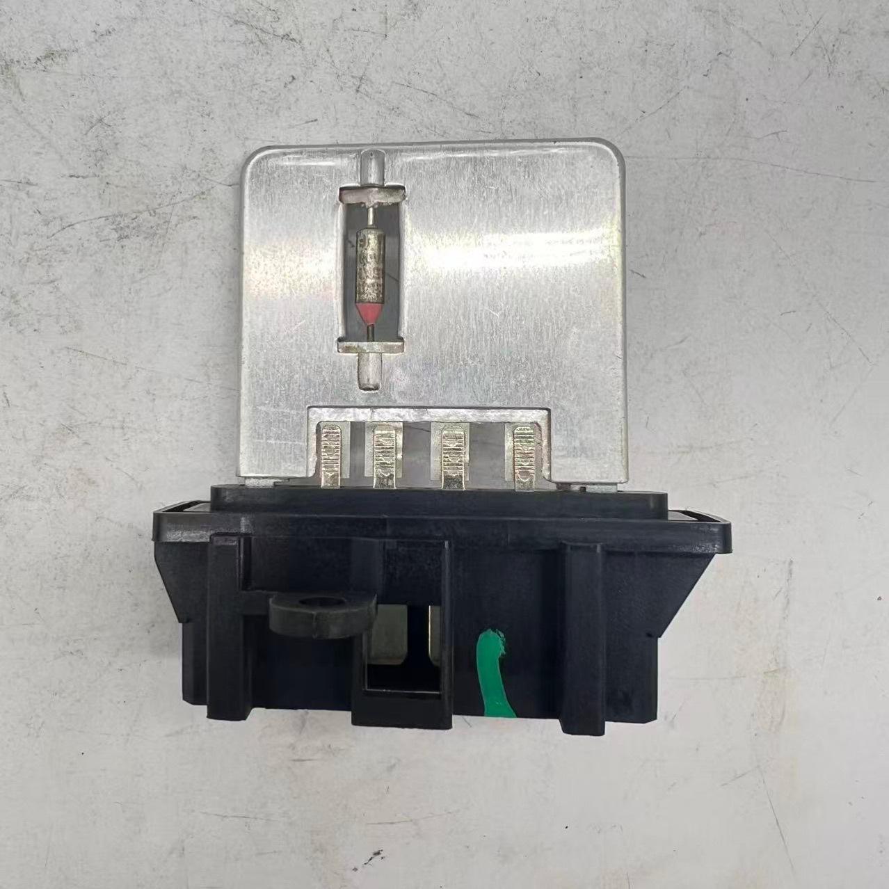 09-14 Fiesta Manual AC Blower Motor Resistor DG8061B15 Vertical Dimension
09-14 Fiesta Manual AC Blower Motor Resistor DG8061B15 Vertical Dimension