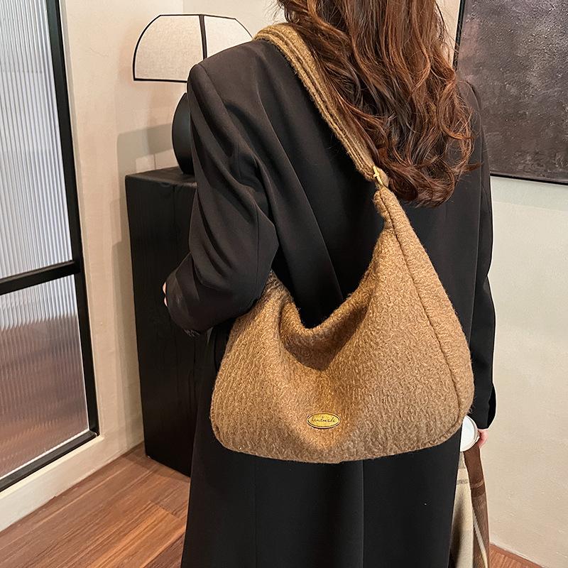 New retro leopard print armpit bag fashionable women s shoulder bag casual versatile shopping bag 31*13*24 чёрный
New retro leopard print armpit bag fashionable women s shoulder bag casual versatile shopping bag 31*13*24 чёрный