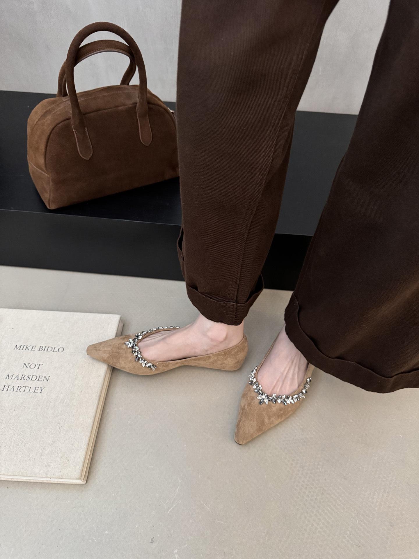 French fairy evening wind rhinestone pointed head shallow mouth small single shoes female autumn 2025 new temperament grandma shoes ladyshoes 39
French fairy evening wind rhinestone pointed head shallow mouth small single shoes female autumn 2025 new temperament grandma shoes ladyshoes 39