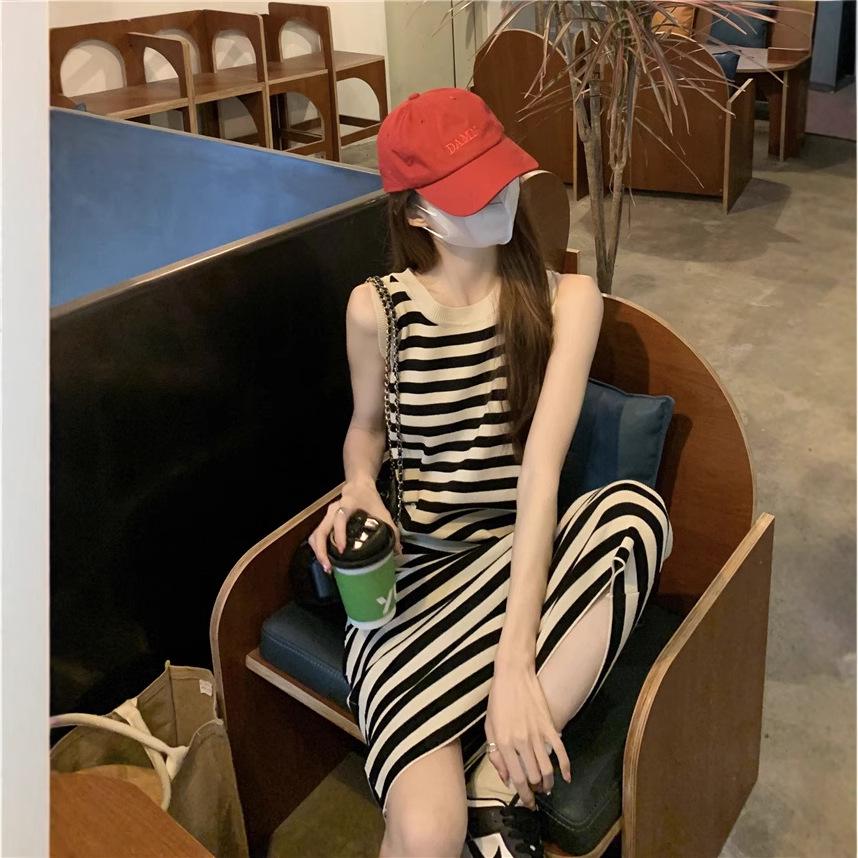 2025 Summer Petite French Striped Slimming Knit Vest Dress One Size (up to 125 lbs)
2025 Summer Petite French Striped Slimming Knit Vest Dress One Size (up to 125 lbs)