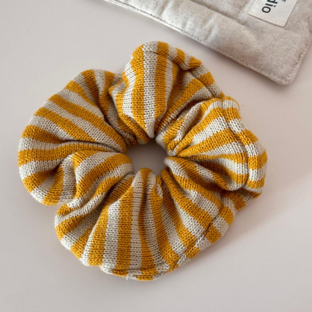 Cozy Autumn/Winter Striped Oversized Scrunchie for Women - High-End, High Elasticity Hair Tie Accessory
Cozy Autumn/Winter Striped Oversized Scrunchie for Women - High-End, High Elasticity Hair Tie Accessory