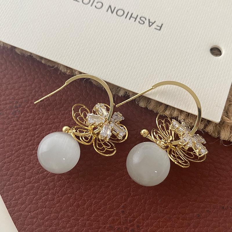 Cat s Eye Flower Dangle Earrings - Women s Fashionable Pearl Accent, Versatile Design for Autumn/Winter
Cat s Eye Flower Dangle Earrings - Women s Fashionable Pearl Accent, Versatile Design for Autumn/Winter