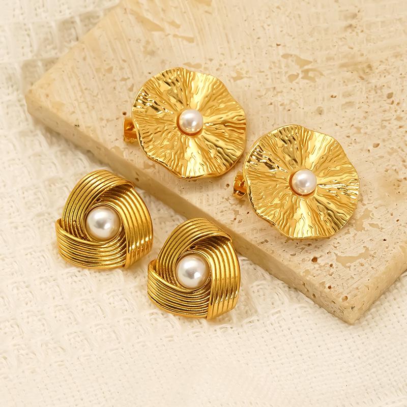 Retro Niche Ruffled Pearl Stud Earrings: High-End Titanium Stainless Steel Fashion for Women
Retro Niche Ruffled Pearl Stud Earrings: High-End Titanium Stainless Steel Fashion for Women