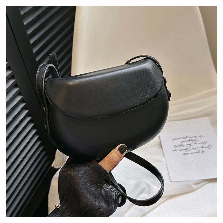 2025 new temperament fashion design single shoulder crossbody foreign style solid color retro drawstring bag cover texture crossbody bag bag чёрный
2025 new temperament fashion design single shoulder crossbody foreign style solid color retro drawstring bag cover texture crossbody bag bag чёрный