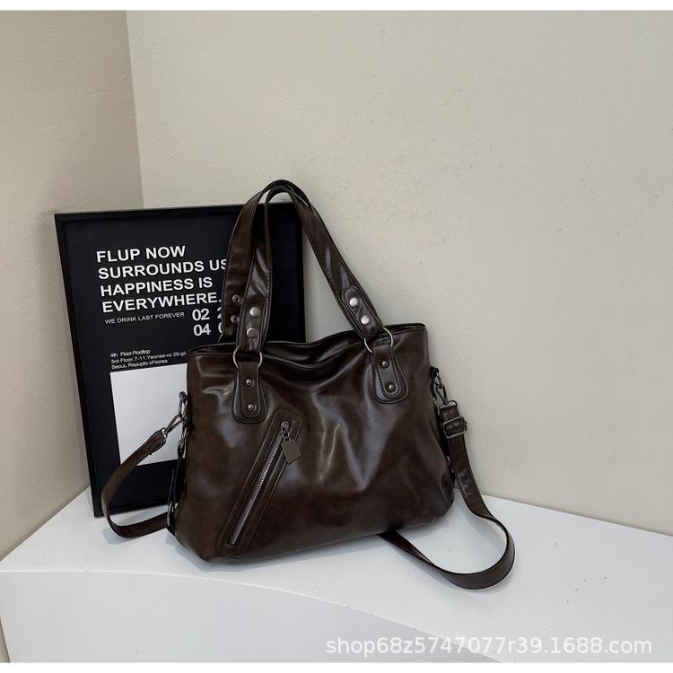 Retro bag women s large capacity 2025 new shoulder messenger bag simple casual tote big bag commuter bag темно-коричневого
Retro bag women s large capacity 2025 new shoulder messenger bag simple casual tote big bag commuter bag темно-коричневого