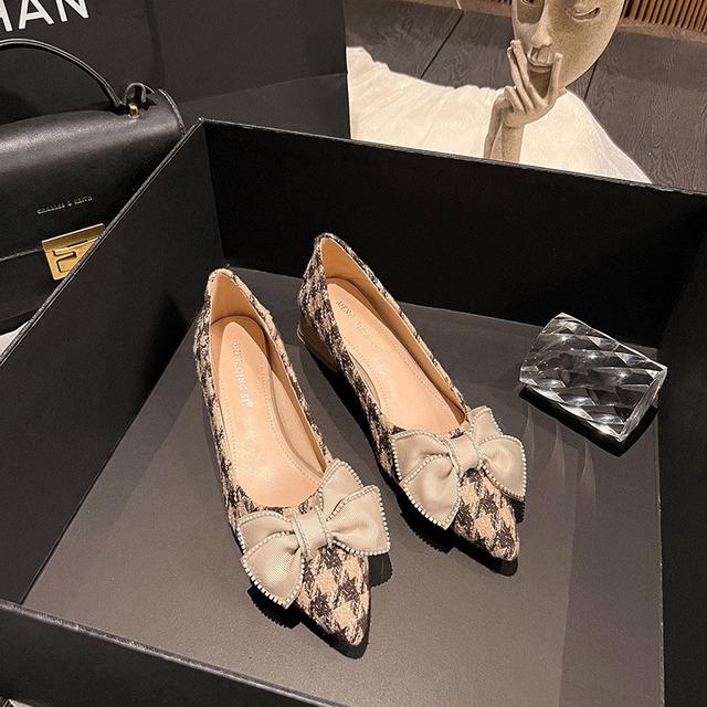 Женские модные туфли-лодочки на высоком каблуке 3 см с узором «гусиные лапки», женские элегантные туфли с жемчугом и бантом, женская повседневная обувь для светских вечеринок на открытом воздухе 43 бежевый
Женские модные туфли-лодочки на высоком каблуке 3 см с узором «гусиные лапки», женские элегантные туфли с жемчугом и бантом, женская повседневная обувь для светских вечеринок на открытом воздухе 43 бежевый