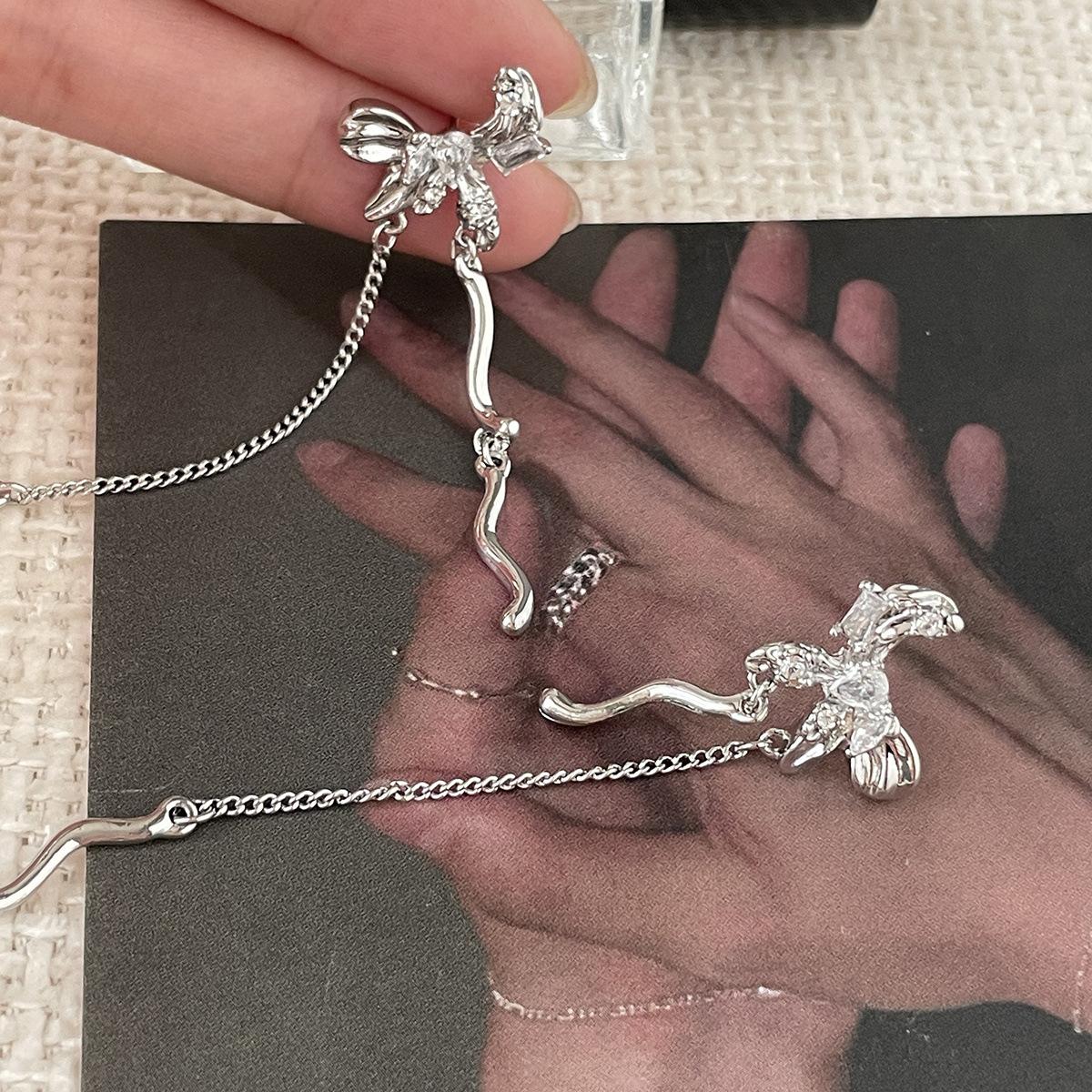 Irregular antique bow stud earrings women s unique design sense super fairy fringed earrings fresh and fashionable zircon earrings copper
Irregular antique bow stud earrings women s unique design sense super fairy fringed earrings fresh and fashionable zircon earrings copper