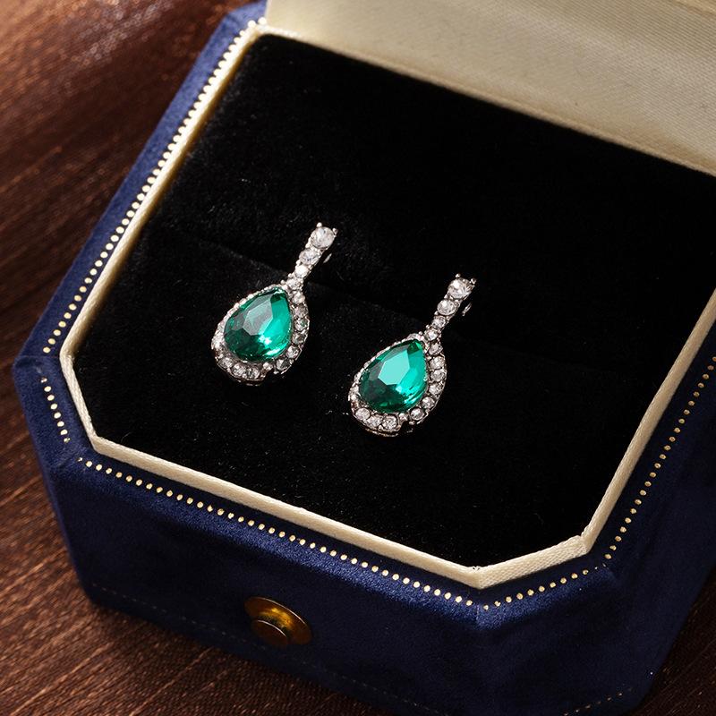 Temperament Niche Fairy Earrings Grandmother Green Water Drop Crystal Pendant Earrings Women S High-End Banquet Jewelry
Temperament Niche Fairy Earrings Grandmother Green Water Drop Crystal Pendant Earrings Women S High-End Banquet Jewelry