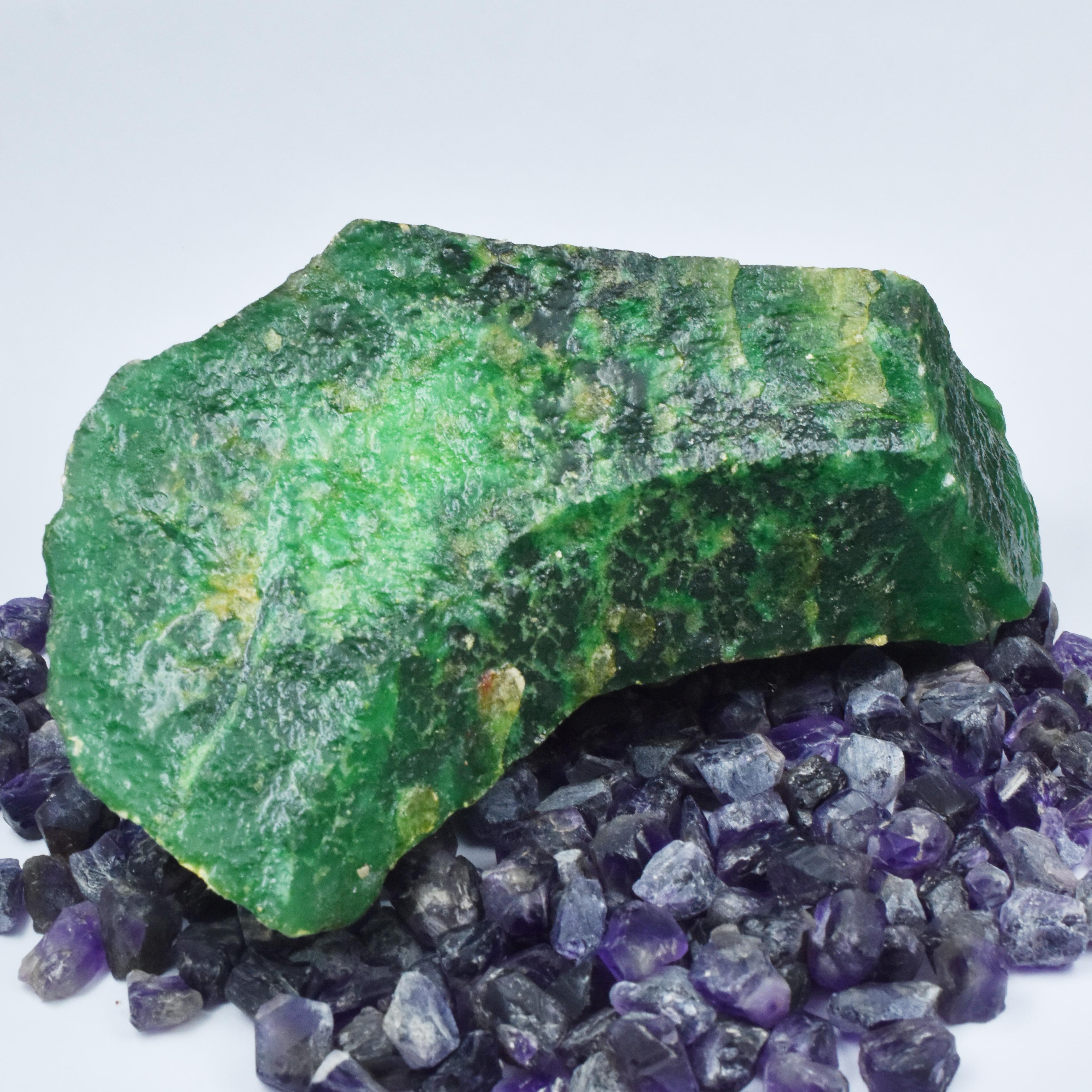 Natural Green Emerald 2966.1ct Rough Certified Loose Gemstone 151 mm approx зелений
Natural Green Emerald 2966.1ct Rough Certified Loose Gemstone 151 mm approx зелений