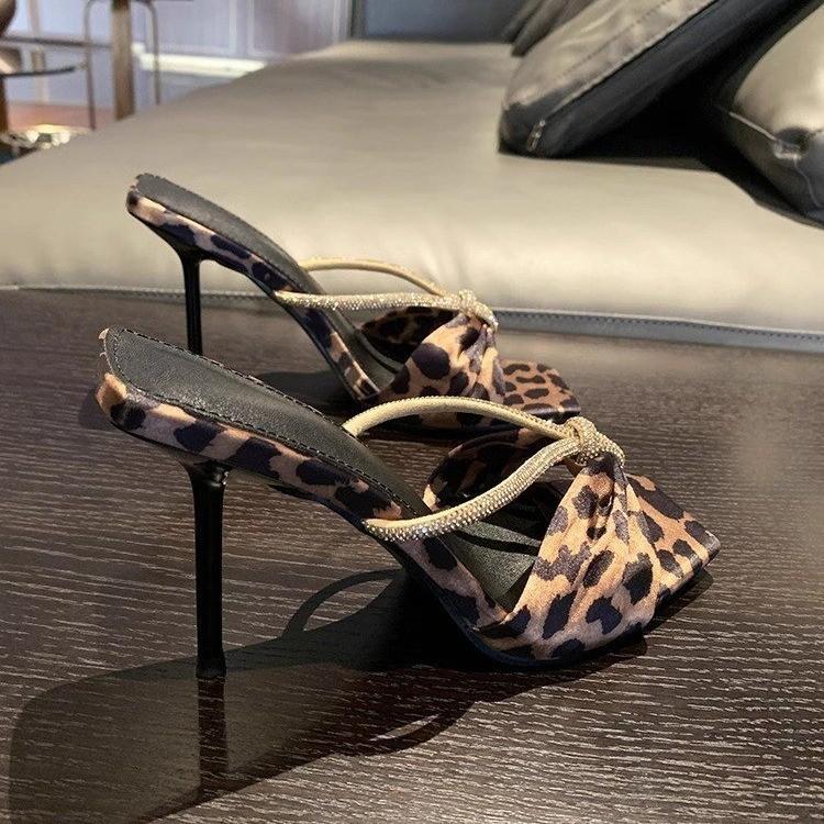 2025 new bow open-toed rhinestones with slippers female leopard print sexy outer high heels stiletto 35
2025 new bow open-toed rhinestones with slippers female leopard print sexy outer high heels stiletto 35