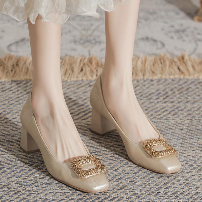 New Chinese style single shoes women s thick heel spring and summer new rhinestone square buckle middle heel with cheongsam square head soft leather h 34
New Chinese style single shoes women s thick heel spring and summer new rhinestone square buckle middle heel with cheongsam square head soft leather h 34