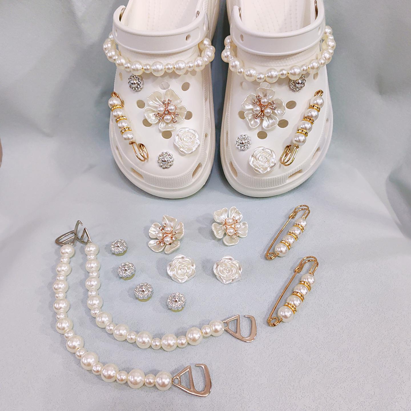 Xiaohongshu DIY hole shoes flower ornaments removable pearl chain camellia Longmen bead set shoe buckle accessories
Xiaohongshu DIY hole shoes flower ornaments removable pearl chain camellia Longmen bead set shoe buckle accessories