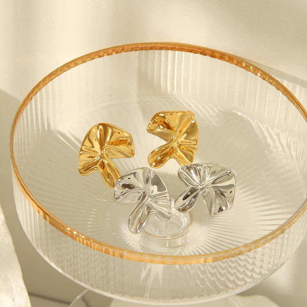 18K Gold Stainless Steel Irregular Pleated Flower Twist Stud Earrings - French Retro Style for Daily Wear
18K Gold Stainless Steel Irregular Pleated Flower Twist Stud Earrings - French Retro Style for Daily Wear