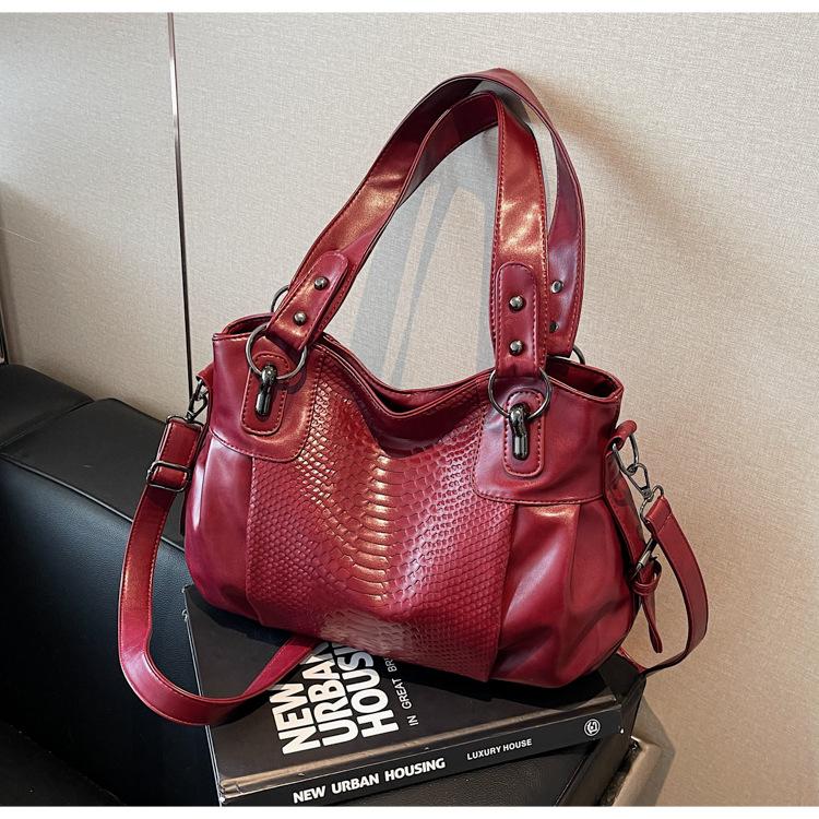 Tote bag women s large-capacity new summer versatile messenger bag retro shoulder premium bag чёрный
Tote bag women s large-capacity new summer versatile messenger bag retro shoulder premium bag чёрный
