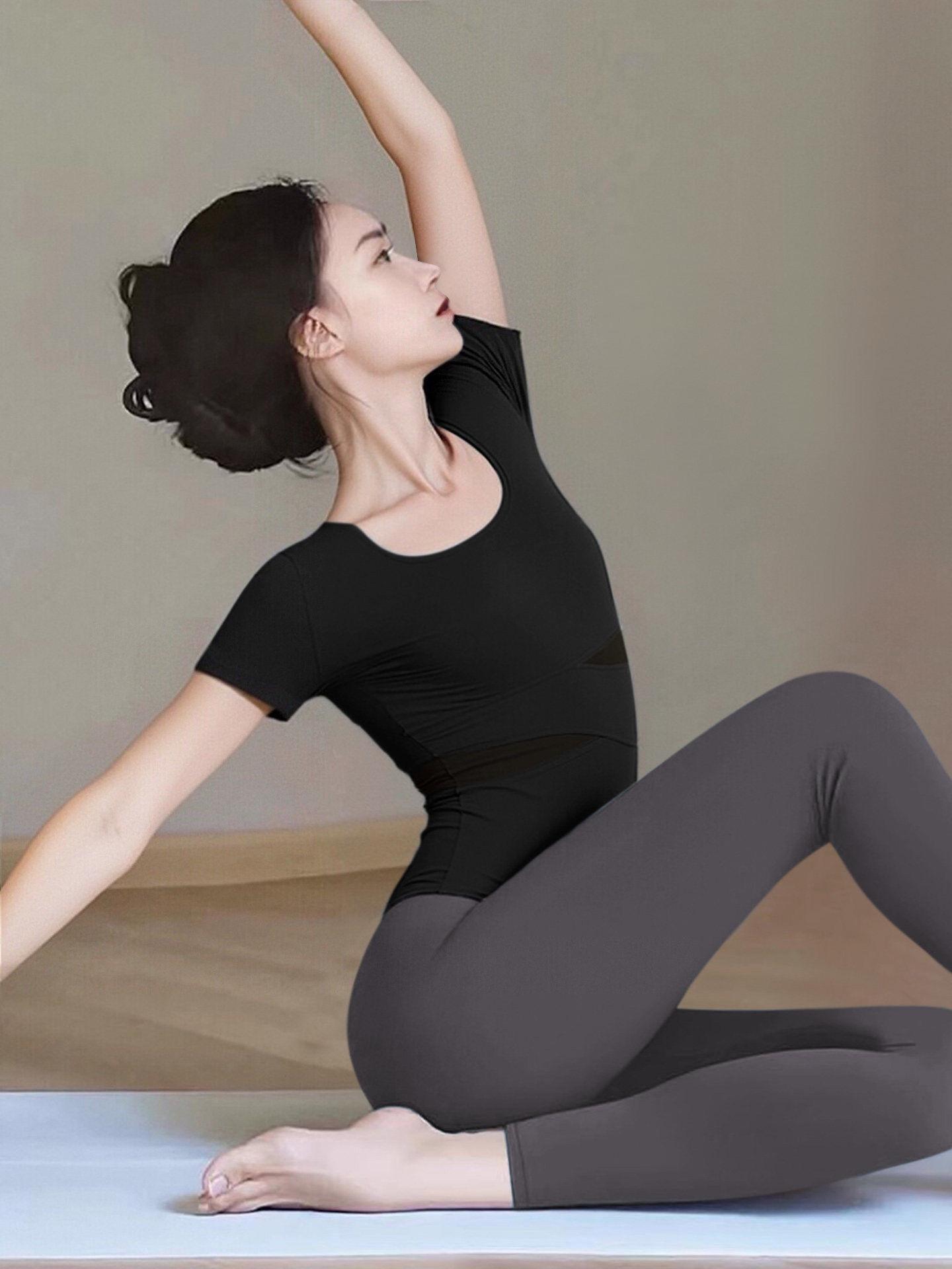 2026 Women s Short Sleeve Yoga Top with Built-in Bra - Professional Pilates & Fitness Wear S (80-100 cm)
2026 Women s Short Sleeve Yoga Top with Built-in Bra - Professional Pilates & Fitness Wear S (80-100 cm)