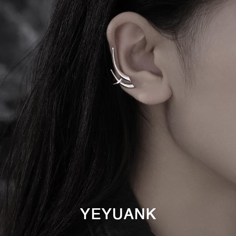 Nohara Aoi Cold Style Hip-Hop Metal Texture Ear Bone Clip Non-Pierced Earrings for Women
Nohara Aoi Cold Style Hip-Hop Metal Texture Ear Bone Clip Non-Pierced Earrings for Women