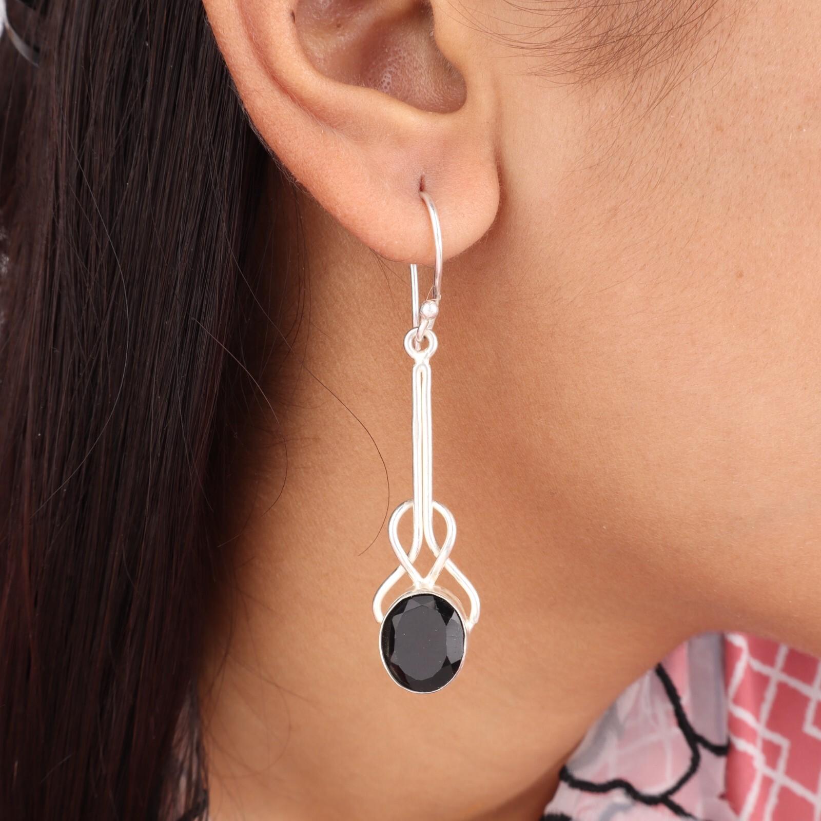 Black Onyx Gemstone 925 Sterling Silver Jewelry Handmade Dangle Earrings 1.76 EE-171-21
Black Onyx Gemstone 925 Sterling Silver Jewelry Handmade Dangle Earrings 1.76 EE-171-21