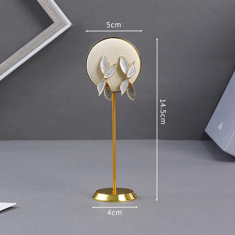 Matching jewelry stand, metal off-white suede jewelry stand, ring, necklace, bracelet, pendant, jewelry props
Matching jewelry stand, metal off-white suede jewelry stand, ring, necklace, bracelet, pendant, jewelry props
