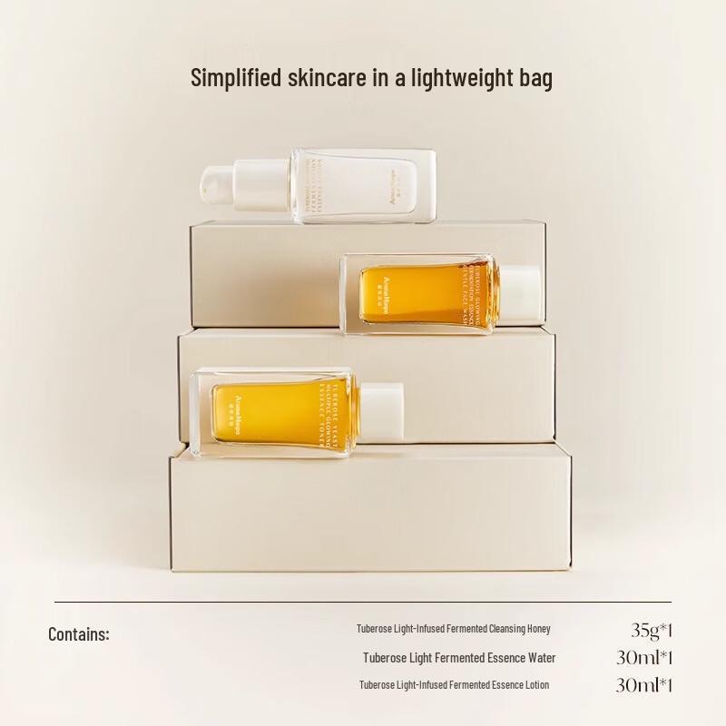 AromeManpo Tuberose Luminous Skincare Travel Kit
AromeManpo Tuberose Luminous Skincare Travel Kit