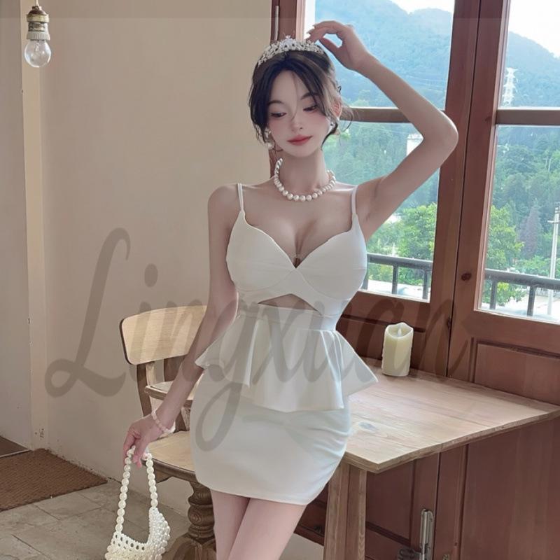 Chic V-Neck Camisole Dress - Slimming, Hip-Hugging, Belly Concealing, Short Skirt Large білий
Chic V-Neck Camisole Dress - Slimming, Hip-Hugging, Belly Concealing, Short Skirt Large білий