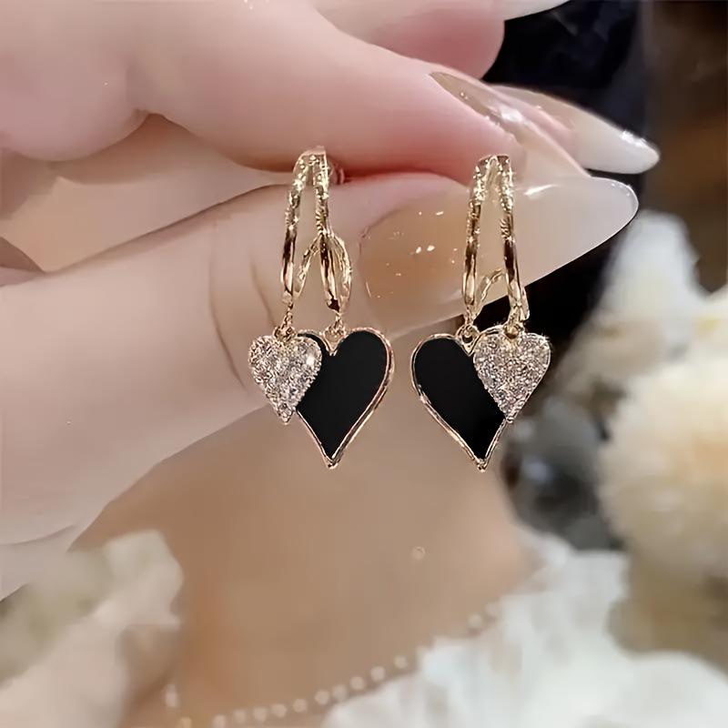 Red Heart Earrings: Trendy, Elegant, Four-Season Design
Red Heart Earrings: Trendy, Elegant, Four-Season Design