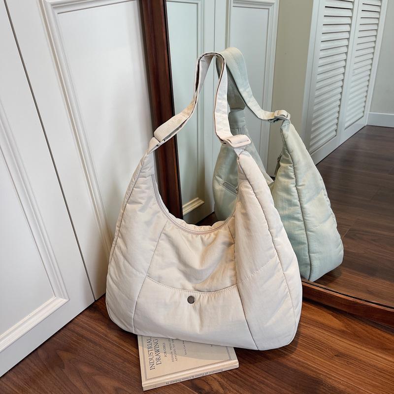 Large-capacity bag women s 2025 new trendy summer niche nylon cloth shoulder messenger bag versatile tote bag чорний
Large-capacity bag women s 2025 new trendy summer niche nylon cloth shoulder messenger bag versatile tote bag чорний