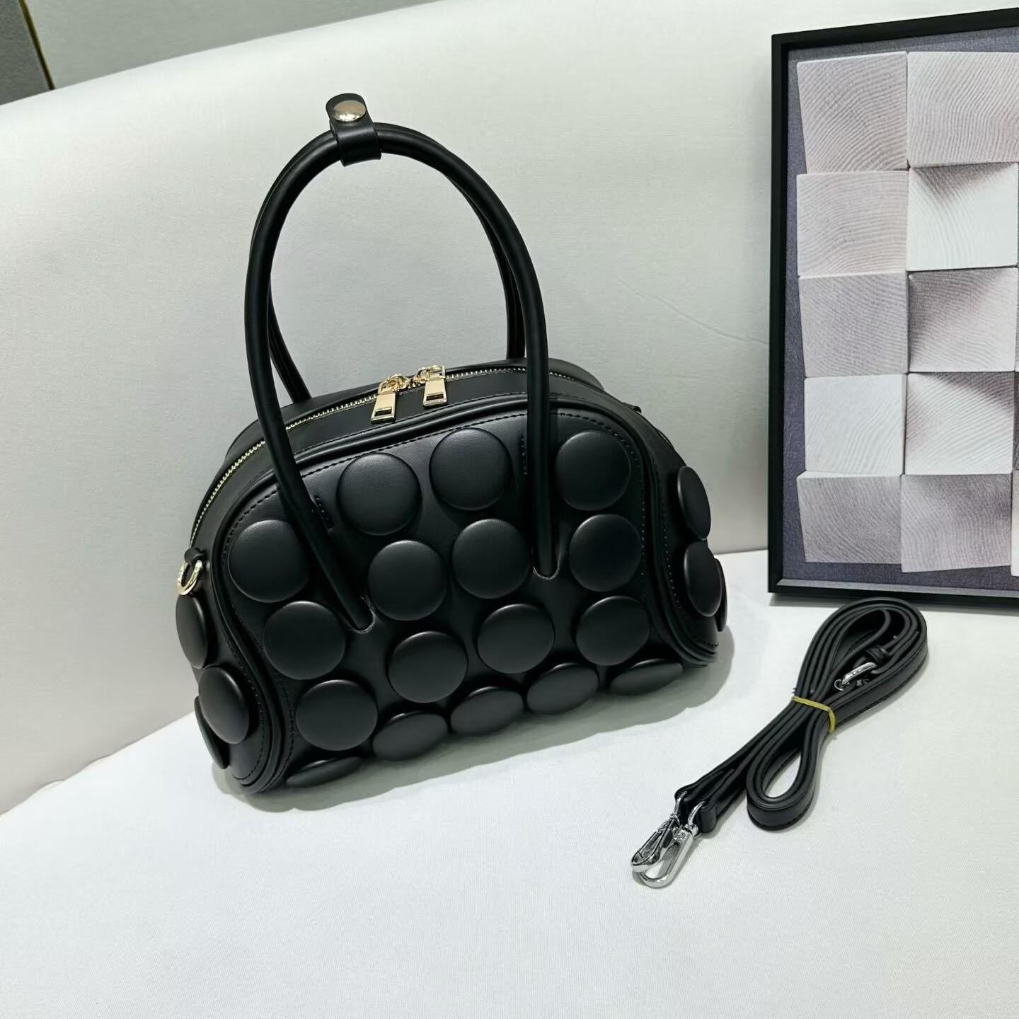 New Women s Cylindrical Bag
New Women s Cylindrical Bag