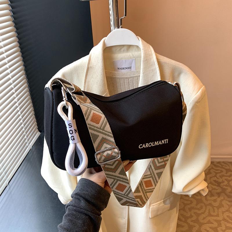 Large capacity shoulder bag fashion 2025 new shoulder messenger bag leisure bag pillow bag чёрный
Large capacity shoulder bag fashion 2025 new shoulder messenger bag leisure bag pillow bag чёрный