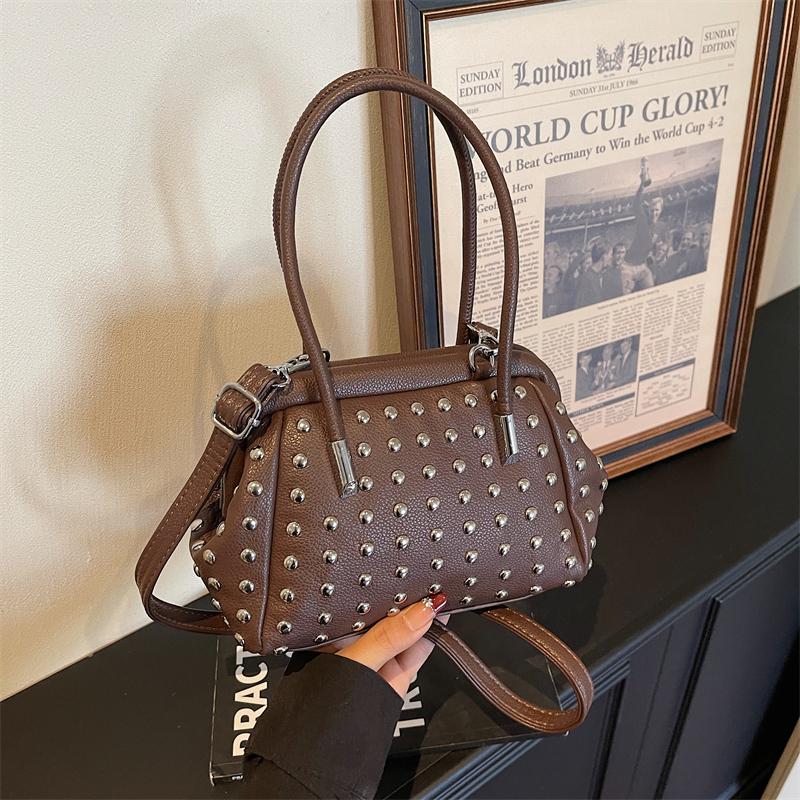 Punk Style Studded Top-handle Bags For Women 2026 Latest Luxury Designer Purses And Handbags Rivets Decor Shoulder Crossbody Bag 20x15x8cm
Punk Style Studded Top-handle Bags For Women 2026 Latest Luxury Designer Purses And Handbags Rivets Decor Shoulder Crossbody Bag 20x15x8cm